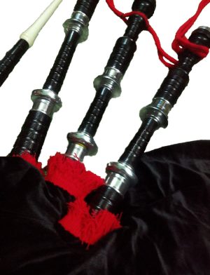 Bagpipe Black Mounts with Red Flare à vendre, Bagpipe Black Mounts, Black Mount Bagpipe, Black Bagpipe