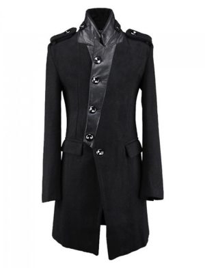 Le trench-coat en laine noire Numinous est composé de laine de haute qualité et de cuir 100% véritable. Il y a deux épaulettes. C'est un manteau à fermeture boutonnée.