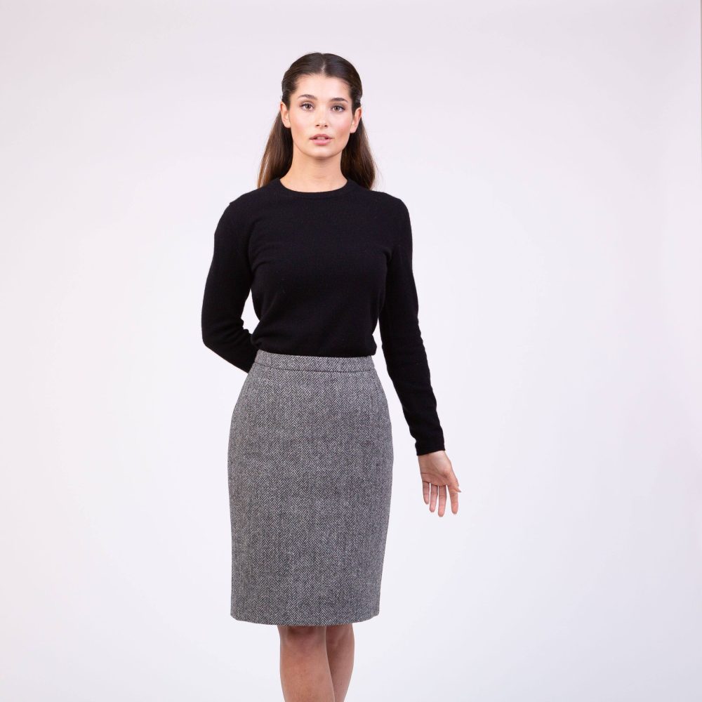 Harris Tweed Long Skirt for Women made up of genuine Harris tweed.