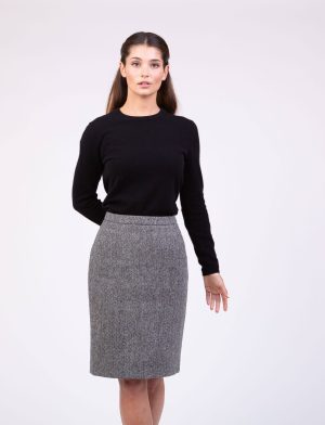 Harris Tweed Long Skirt for Women made up of genuine Harris tweed.