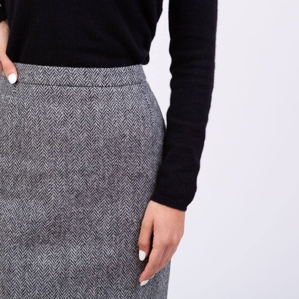 Harris Tweed Long Skirt for Women made up of genuine Harris tweed.