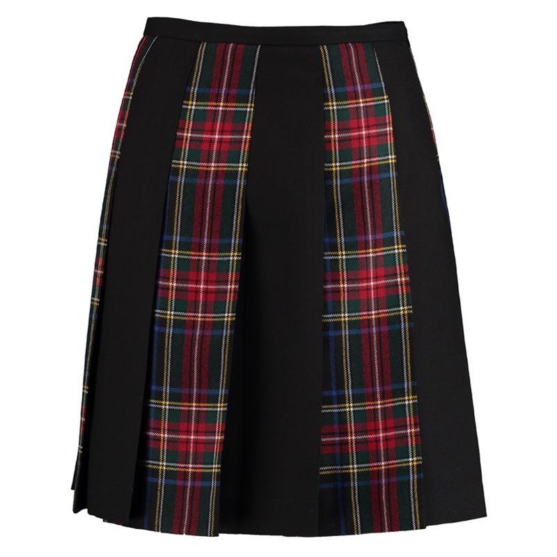 Il s'agit d'une jupe plissée Tartan à rayures où nous avons utilisé alternativement du tartan Black Stewart et du tissu noir.