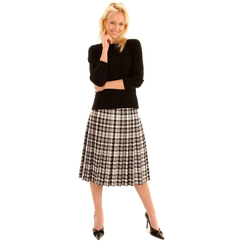 Jupe plissée Fiona Tartan conçue pour les femmes à porter lors d'occasions décontractées.