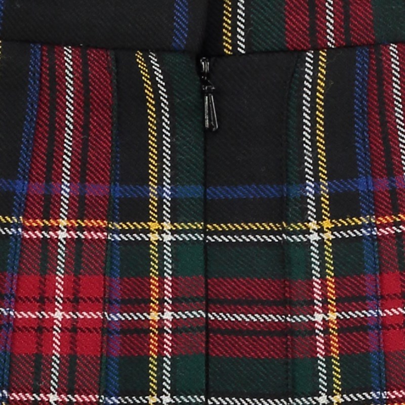 Jupe plissée Fiona Tartan conçue pour les femmes à porter lors d'occasions décontractées.