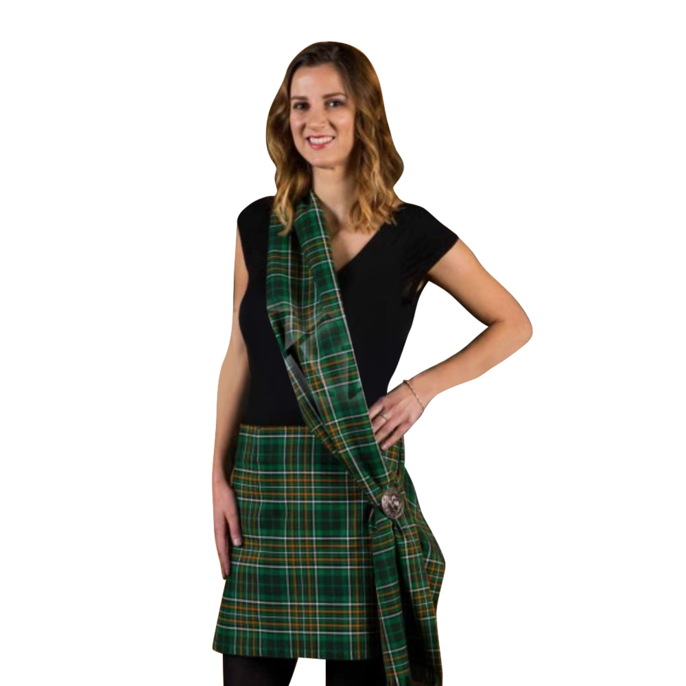 La falda escocesa Tartan Mini para mujer está disponible a la venta aquí.