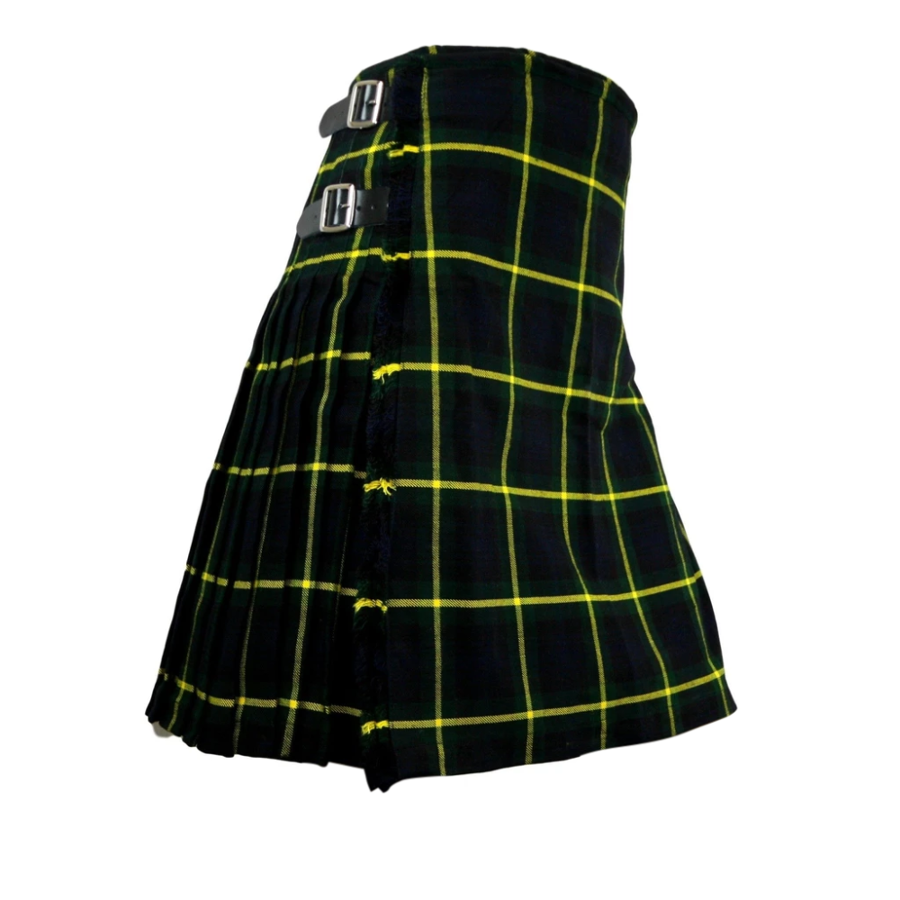 Gordon Tartan Kilt posó en la forma correcta.