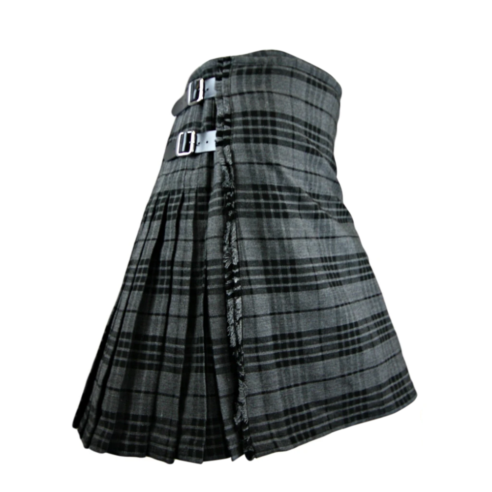 Grey Watch Tartan Kilt posé de côté.