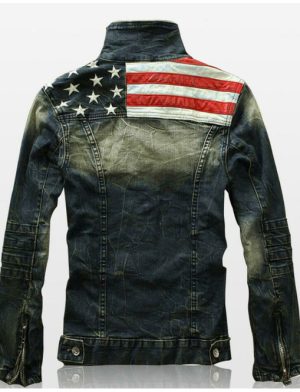 Ein Foto von hinten der Denim-Gothic-Jacke mit amerikanischer Flagge.