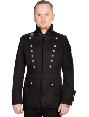 Un modèle portant Kilt and Jacks Chilean Rose Military Goth Jacket