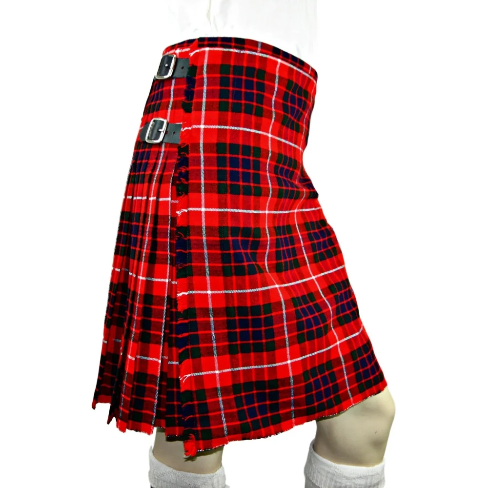 Das seitliche Foto des Fraser-Tartan-Kilts.